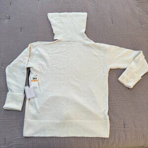 1.State Small Turtleneck w/ Cutout